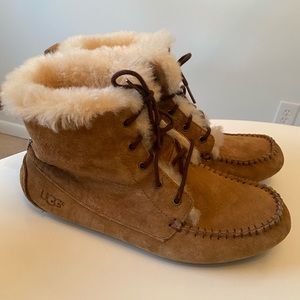 Ugg Chickaree Moccasin Boots, size 8